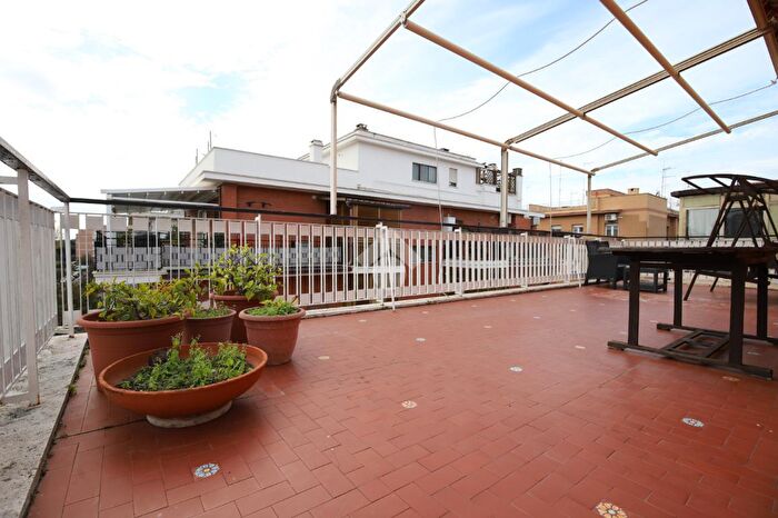 Appartamento trilocale in vendita in Via Capo Soprano, Roma