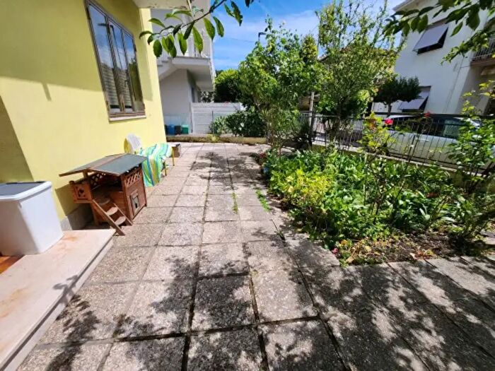 Appartamento con 5 locali in vendita in Corso Fratelli Cervi, Riccione