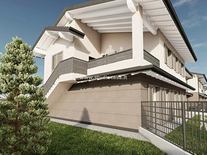 Appartamento quadrilocale in vendita in Via Rimoldi, Caravaggio