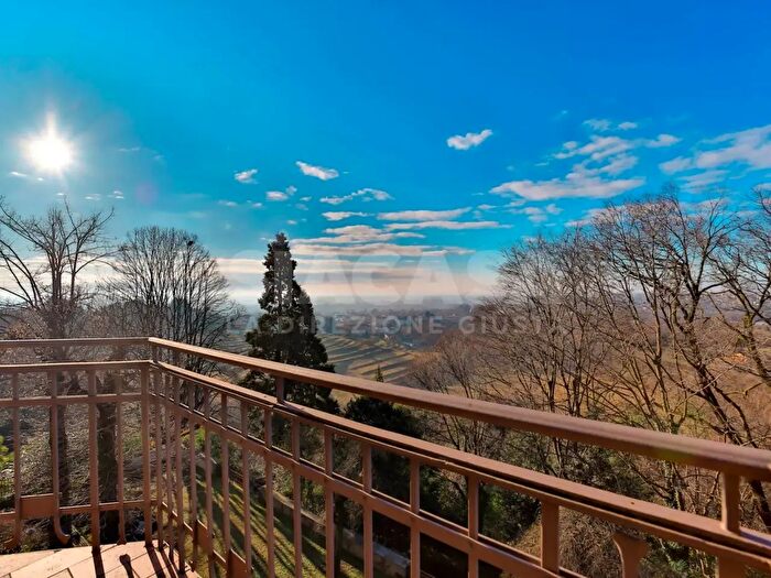 Appartamento trilocale in vendita in Via Palazzetto, Montevecchia