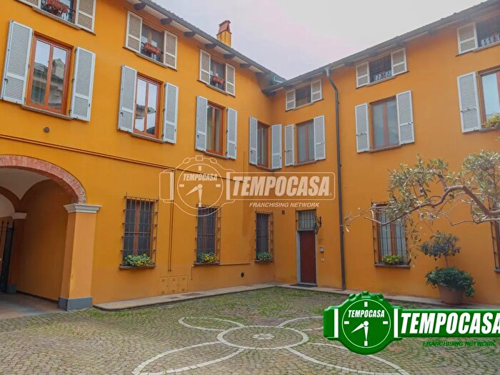 Appartamento trilocale in vendita in Via Borghetto, Piacenza