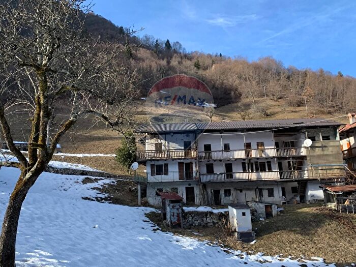 Appartamento con 11 locali in vendita in Via Mattiet a, Seren Del Grappa