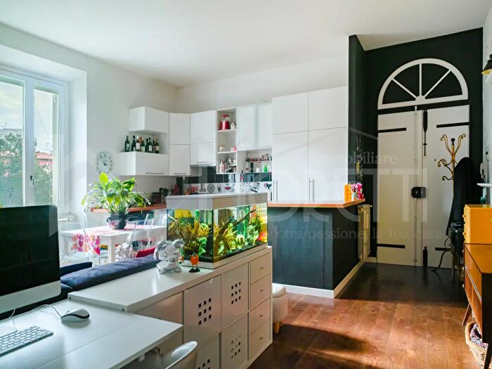 Appartamento bilocale in vendita in Via Bonaini, Livorno