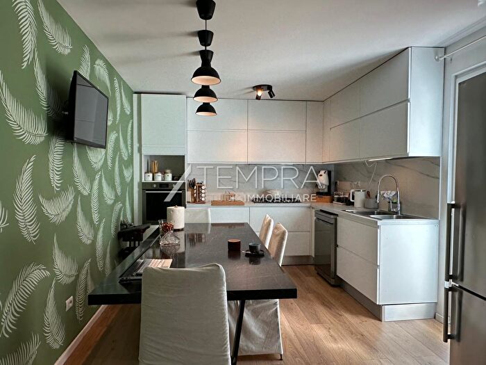 Casa con 9 locali in vendita in Adrano