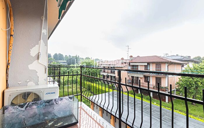 Appartamento trilocale in vendita in Via Ripamonti, Inverigo