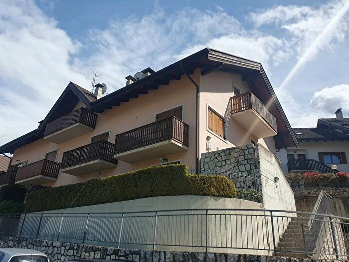 Appartamento con 6 locali in vendita in Strada per Le Tre Cime Trento, Trento