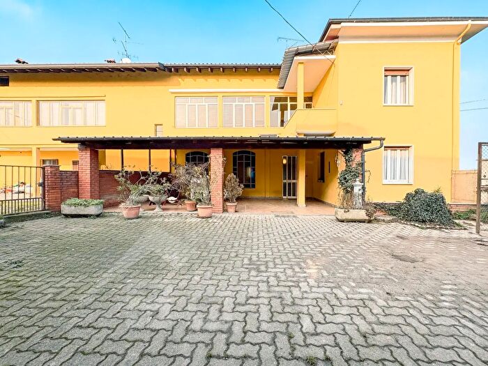 Casa con 7 locali in vendita in Via Piana N Suno, Suno