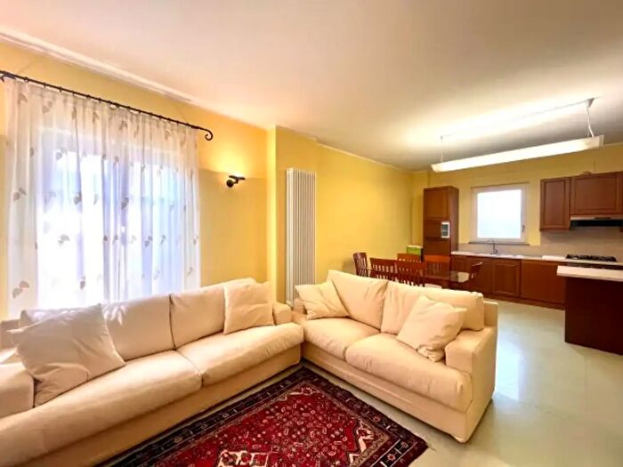Appartamento trilocale in affitto in Via Roma, Castello Di Annone