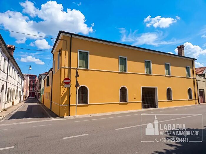 Case in Vendita e in Affitto - 3