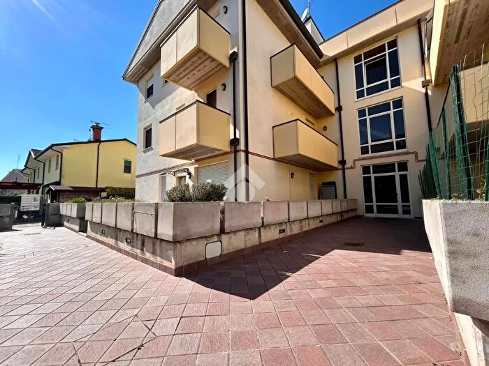 Appartamento con 5 locali in vendita in Via Dosso Faiti, Rovigo