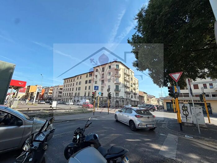 Appartamento trilocale in vendita in Via Montegrappa, Firenze