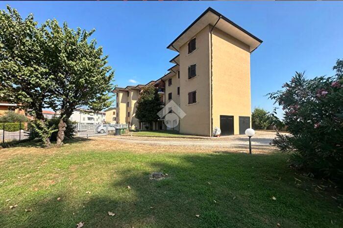 Appartamento trilocale in vendita in Via Cazzamali, Vaiano Cremasco