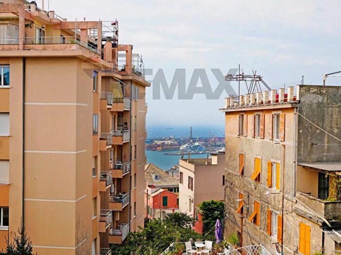 Appartamento con 6 locali in vendita in Via Oberto Cancelliere a, Genova