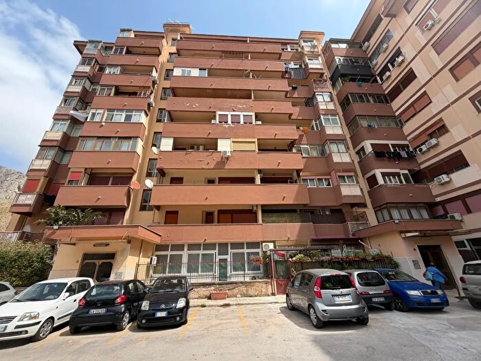 Appartamento con 5 locali in vendita in Via Giovanni Guareschi, Palermo