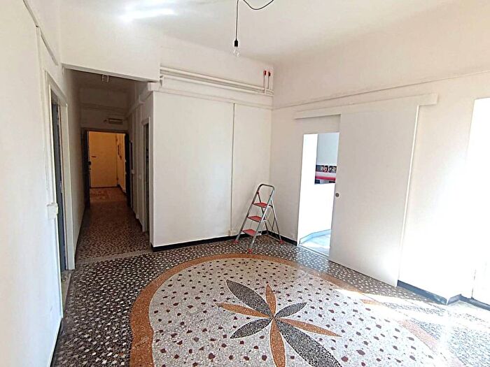 Appartamento con 6 locali in affitto in Via Assarotti, Centro Città, Genova