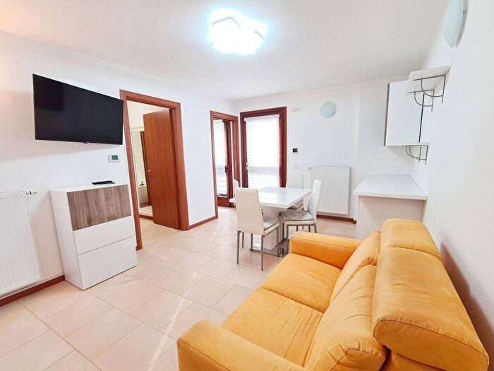 Appartamento trilocale in affitto in Via Cividale, Udine