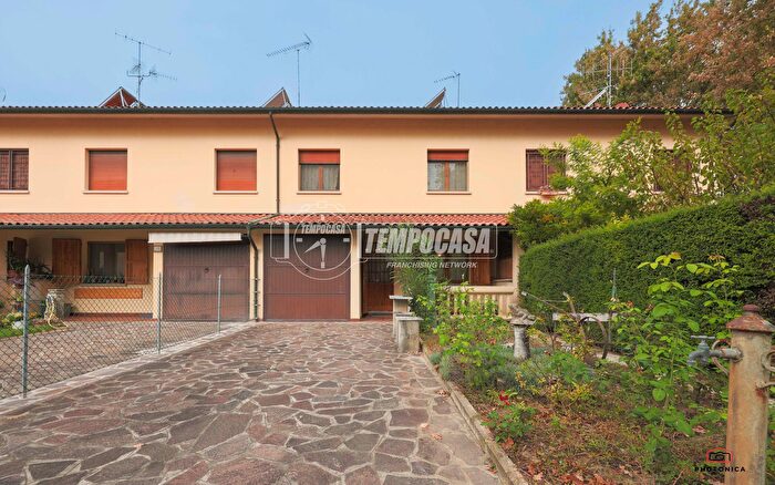 Casa con 5 locali in vendita in Via Caduti di Cefalonia, Budrio