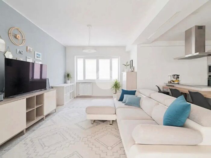 Appartamento trilocale in vendita in Via Cipro, Roma