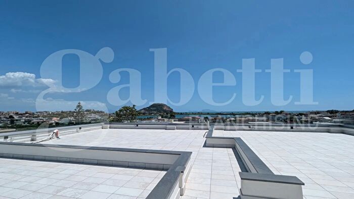 Appartamento trilocale in vendita in Via Cerillo, Bacoli