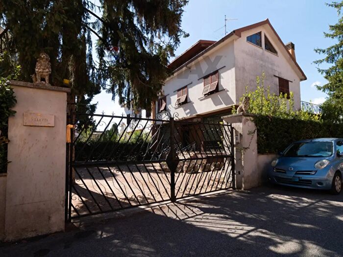Casa con 5 locali in vendita in Via Alessandro Manzoni, Cave