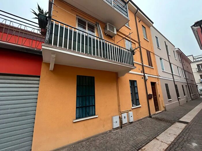 Appartamento quadrilocale in vendita in Via PTta G Carducci, Legnago