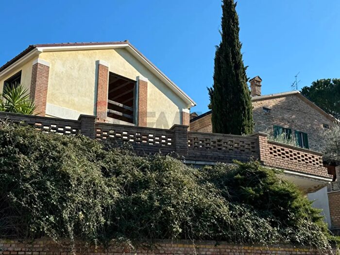 Casa con 5 locali in vendita in Via Ferro di Cavallo, Lanciano