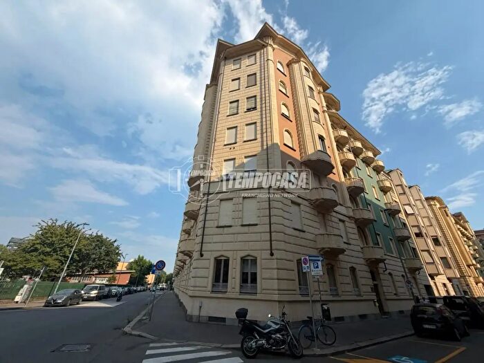 Appartamento trilocale in vendita in Via Rosta, Torino
