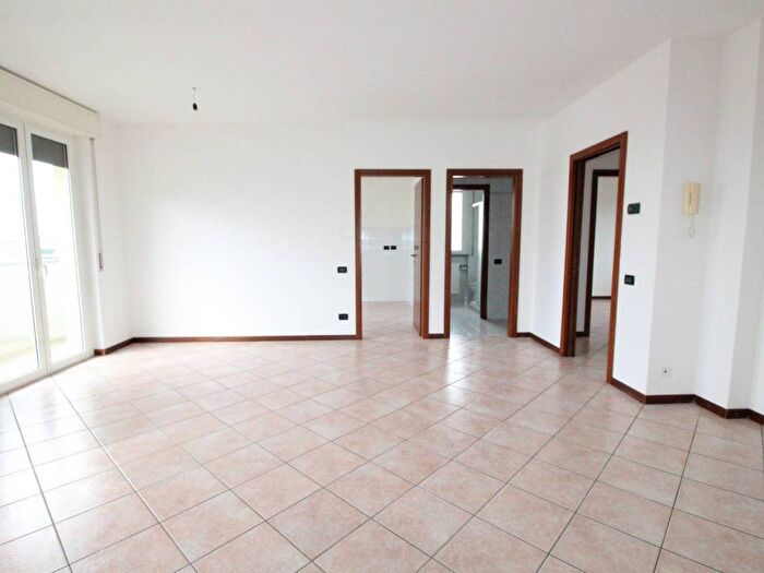Appartamento trilocale in affitto in Via Raimondi, Centro, San Fermo della Battaglia