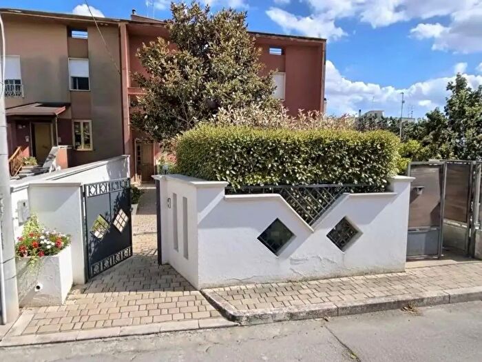 Casa con 6 locali in vendita in Via Agnesi, Casarano