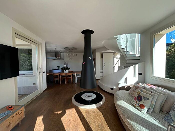 Casa quadrilocale in affitto in Via delle Pozze, San Felice del Benaco