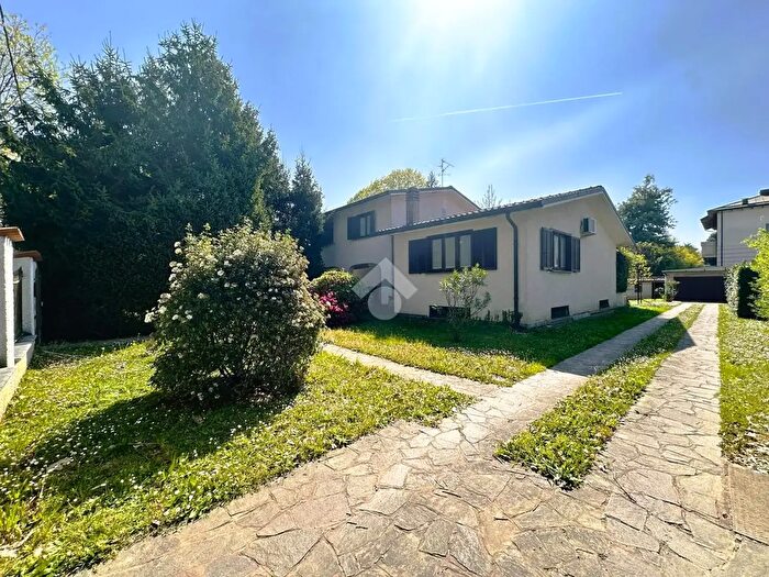 Casa con 5 locali in vendita in Via Donizetti Gaetano, Vimercate