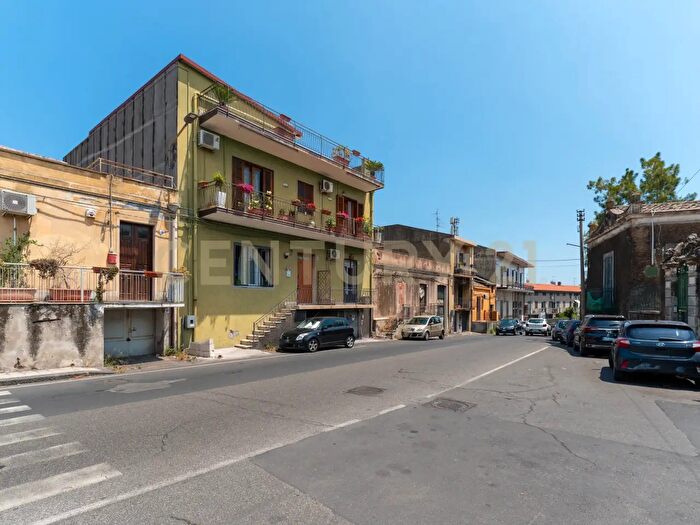 Casa con 6 locali in vendita in Via Duca degli Abruzzi, San Giovanni La Punta