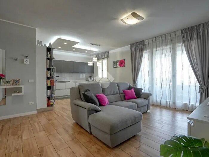 Appartamento trilocale in vendita in Via Emilio Borsa, Monza