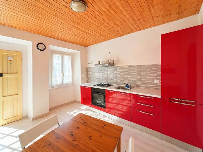 Appartamento trilocale in vendita in Via Indipendenza, Vimercate