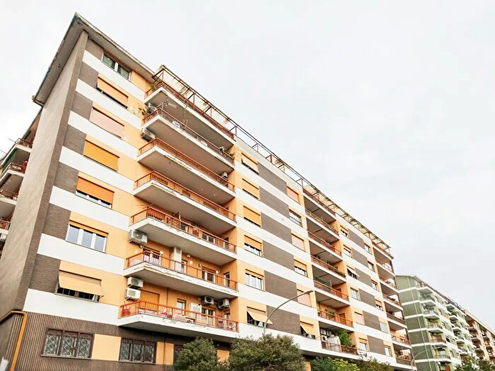 Appartamento trilocale in vendita in Viale dei Consoli, Roma