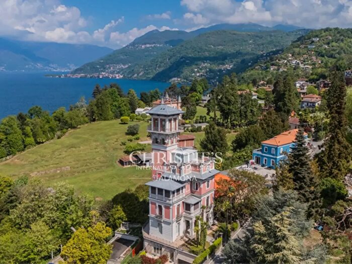 Casa con 15 locali in vendita in Via Lugano, Luino