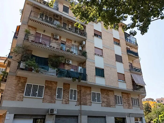 Appartamento trilocale in affitto in Via Anselmo Ciappi, Roma