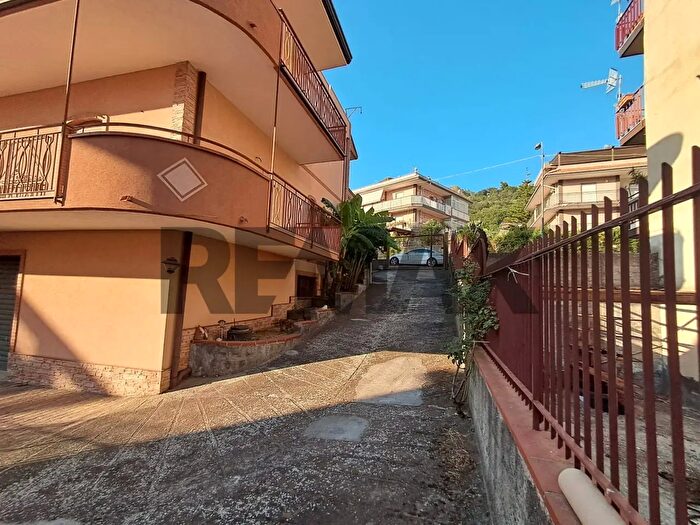 Casa con 6 locali in vendita in Via Regina Margherita, Gaggi
