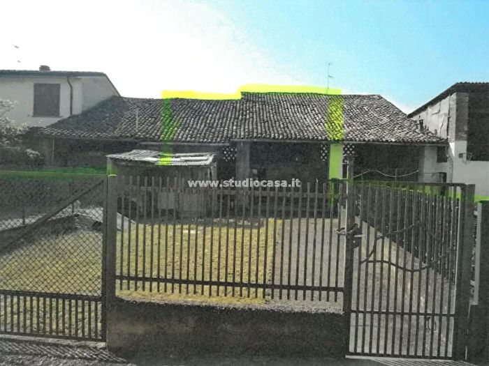 Casa quadrilocale in vendita in Via Diaz, Crespiatica