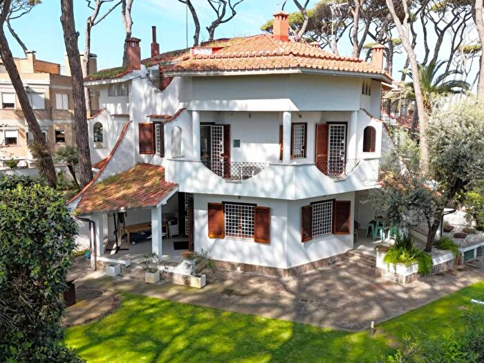 Casa con 6 locali in affitto in Via Pier Luigi Nervi, Fregene, Fiumicino