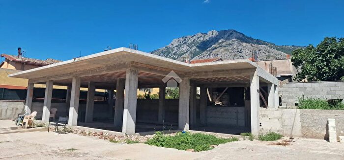 Casa con 5 locali in vendita in Via Fizzo, Montesarchio