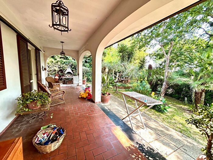 Appartamento con 10 locali in vendita in Vicopisano