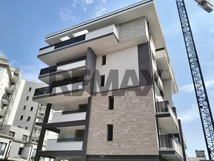 Appartamento trilocale in vendita in Via Curioni, Gallarate