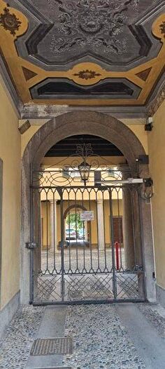 Appartamento trilocale in affitto in Piazza Giuseppe Mazzini, Centro Storico, Como