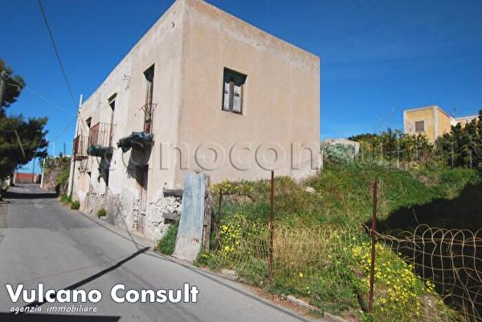 Casa con 6 locali in vendita in Via Palmeto, Lipari