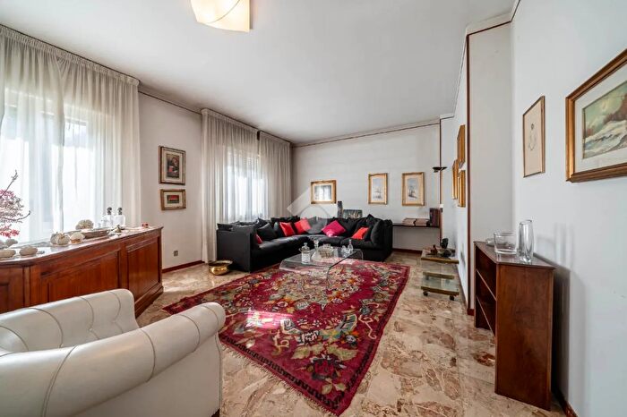 Appartamento con 5 locali in vendita in Via Arturo Toscanini, Reggio Emilia