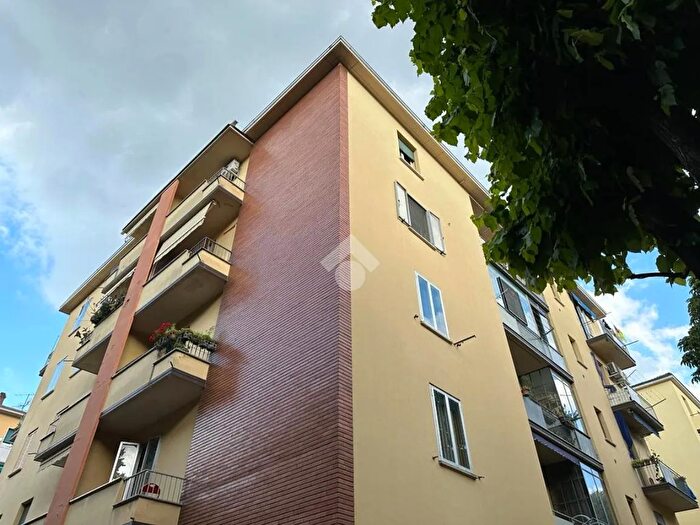 Appartamento trilocale in affitto in Via Luigi Rasi, Bologna