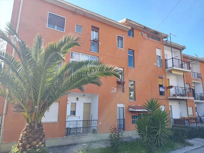Appartamento con 6 locali in vendita in Via Regina Elena, Rogliano