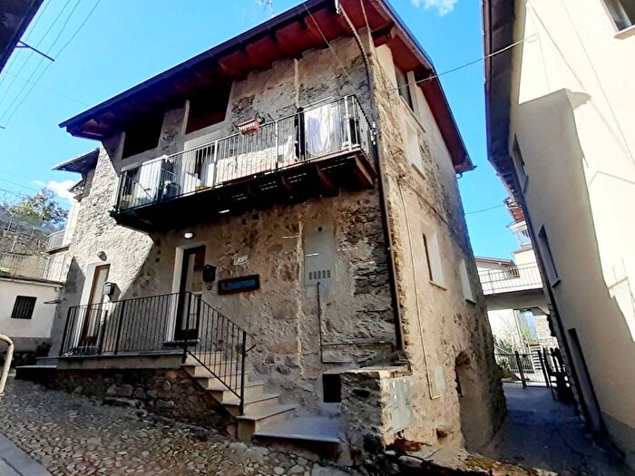 Appartamento trilocale in affitto in Via al Calvario, Centro, Tresivio