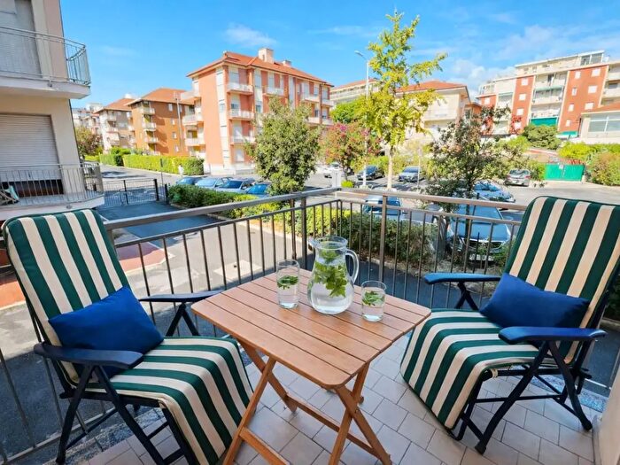 Appartamento trilocale in vendita in Via degli Aranci, San Bartolomeo Al Mare